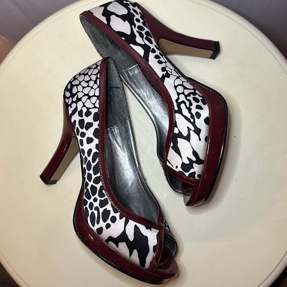 Madden Girl Platform Pumps. Black and white with red accent Zebra - Picture 2 of 10